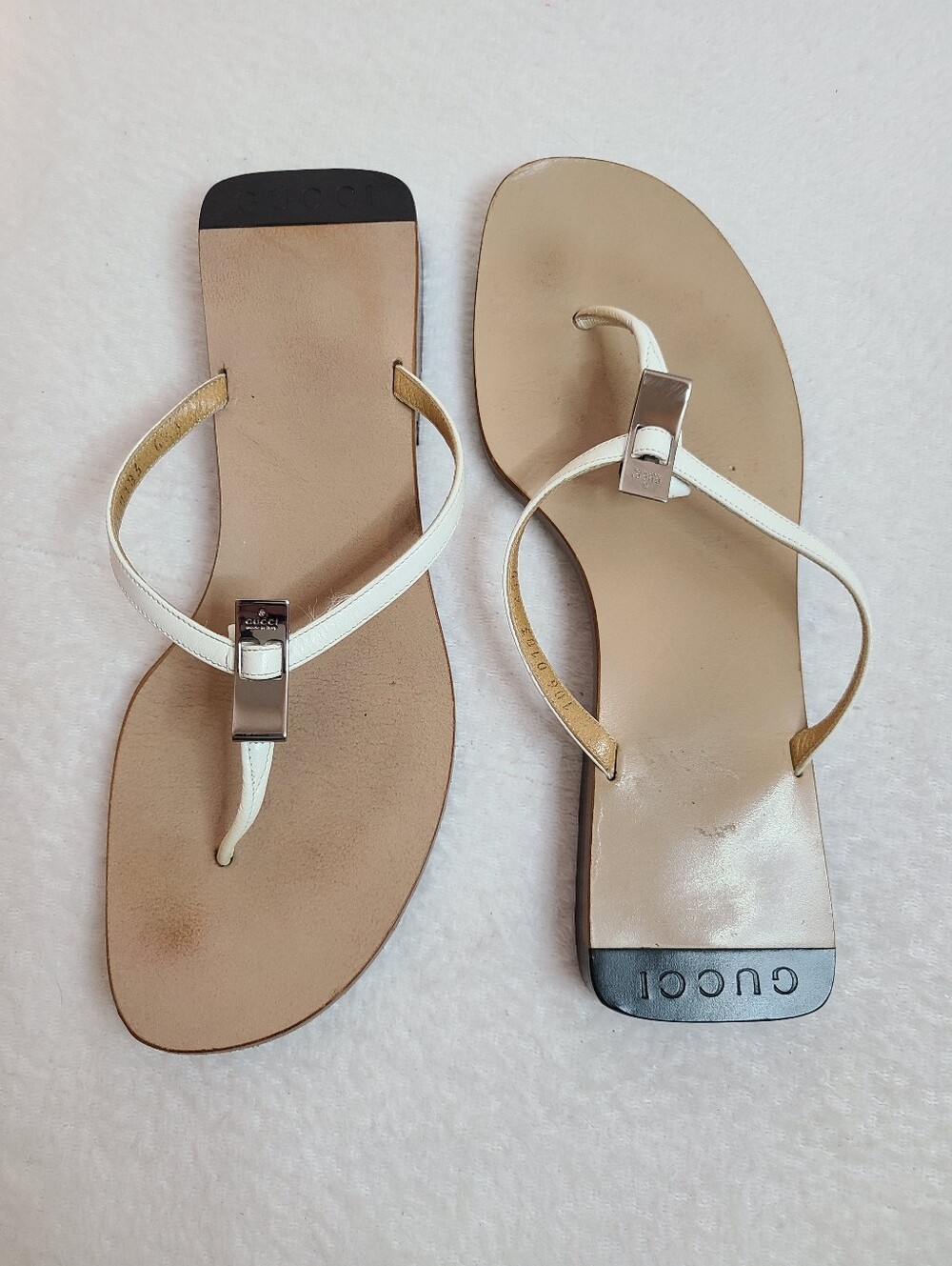 Vintage GUCCI White Leather Flat Thong Sandals Size 6.5